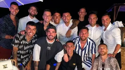 La foto de la Scaloneta festejando el cumpleaños de Messi ¡con un exSelección Argentina!