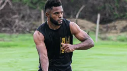 Borja y un cambio de postura con Junior.