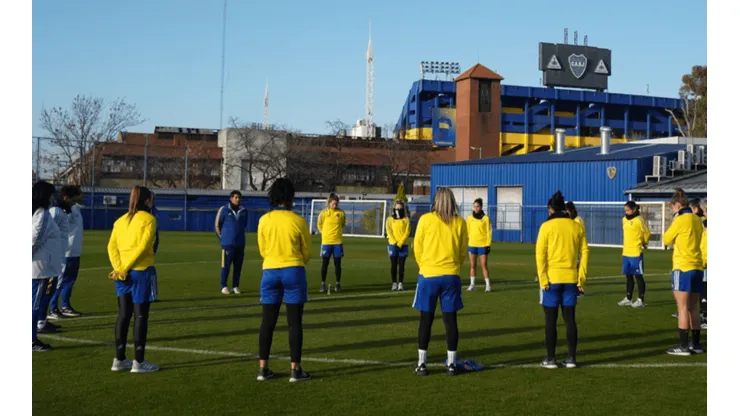 Boca arrancó su día haciendo un minuto de silencio en el predio.