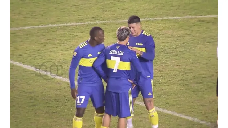 VIDEO | Zeballos se enojó en pleno partido y Rojo y Advíncula tuvieron que calmarlo