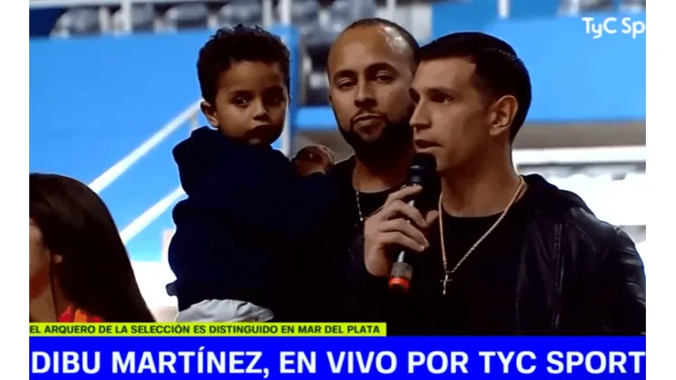 Dibu Martínez, emocionado en el homenaje que le hicieron en Mar del Plata