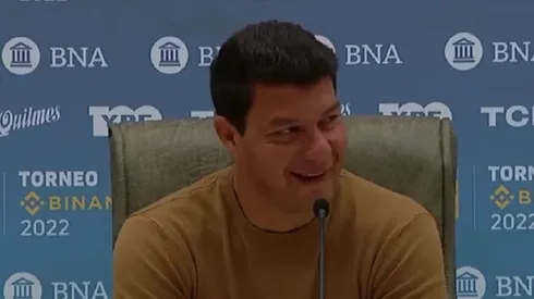 La pregunta de un periodista que hizo reír y descolocó a Battaglia: "Se me hizo costumbre"