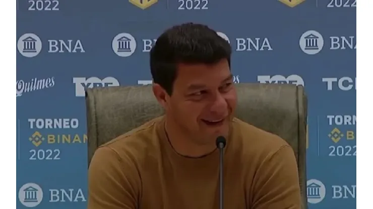 La pregunta de un periodista que hizo reír y descolocó a Battaglia: "Se me hizo costumbre"