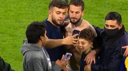 VIDEO | ¡Increíble! Hubo invasión de cancha en Santiago y así se fueron los jugadores de Boca