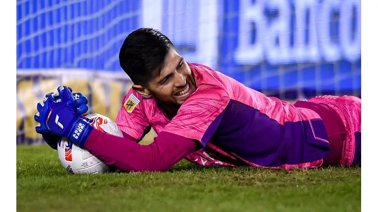 Volvió a adivinar y detener un penal en el fútbol argentino.