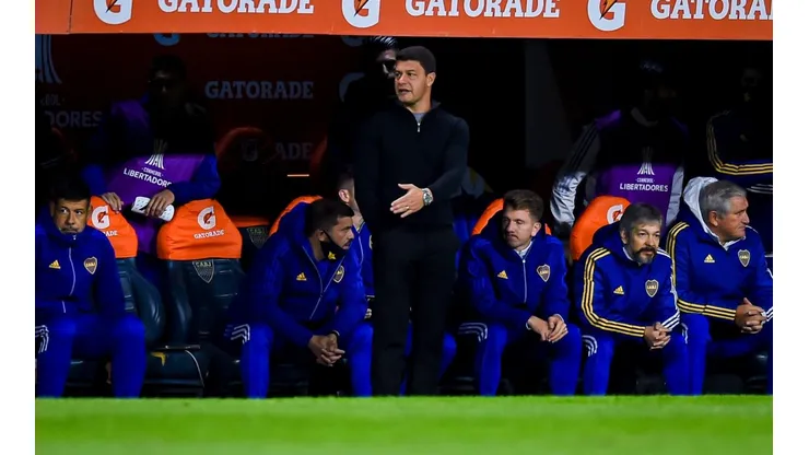 Battaglia se lo pidió a Riquelme: los puestos en los que Boca busca refuerzos
