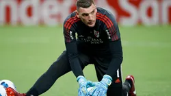 A Armani lo miran de la Premier League.