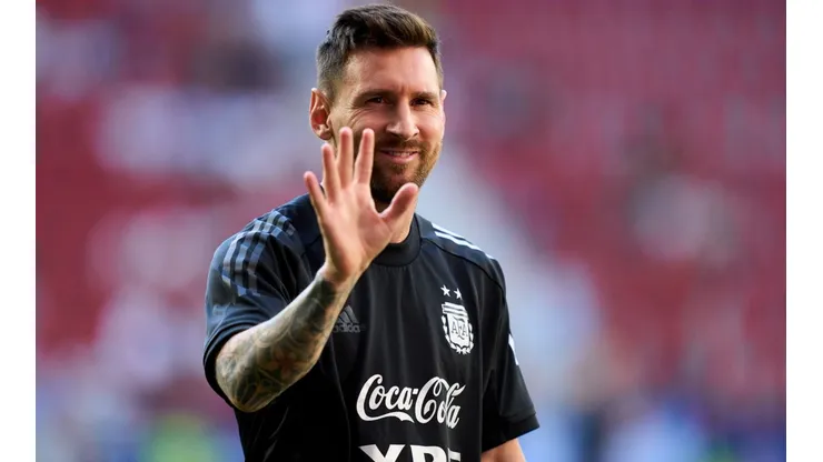 Scaloni sorprendió a todos con la extraña comparación que hizo de Messi: "Es como hablar..."