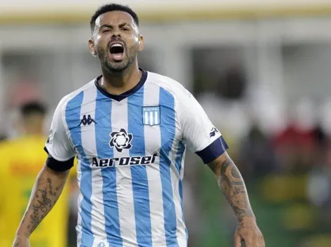 Cardona y una insólita camiseta en Racing ¡con el número de Robinho!