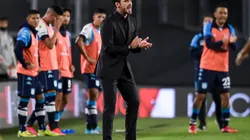 Emiliano Vecchio firmó su contrato con Racing.