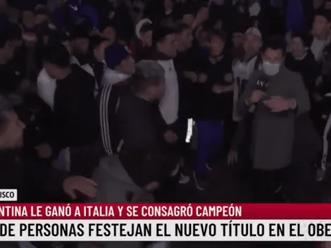 VIDEO | En pleno festejo por la Finalissima, le robaron el celular a un notero de La Nación +