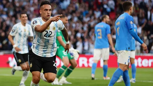 El Toro recibió de Messi y la empujó para el primer gol albiceleste.