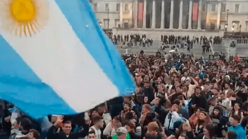 VIDEO | El canto patriota que suena entre los hinchas argentinos en Inglaterra: "La que de las Malvinas..."