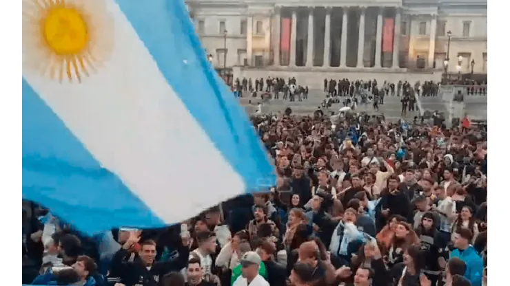 VIDEO | El canto patriota que suena entre los hinchas argentinos en Inglaterra: "La que de las Malvinas..."