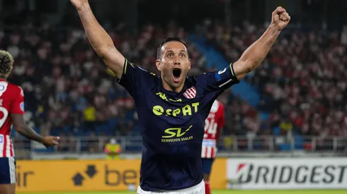 Triunfo de Unión, puño apretado en River.