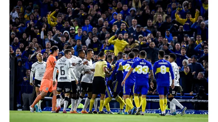 Atención Boca: Conmebol abrió un expediente por gestos racistas a los hinchas del Corinthians