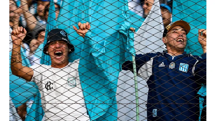 Un hincha de Racing llevó el "amuleto" más insólito para ganarle a Boca.