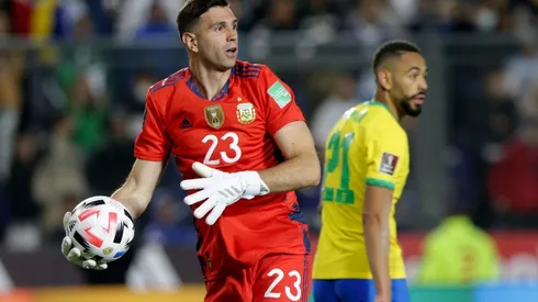 Dibu y un mensaje para un colega brasilero.