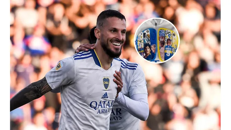 Benedetto y unas canilleras particulares que volvieron locos a los hinchas.