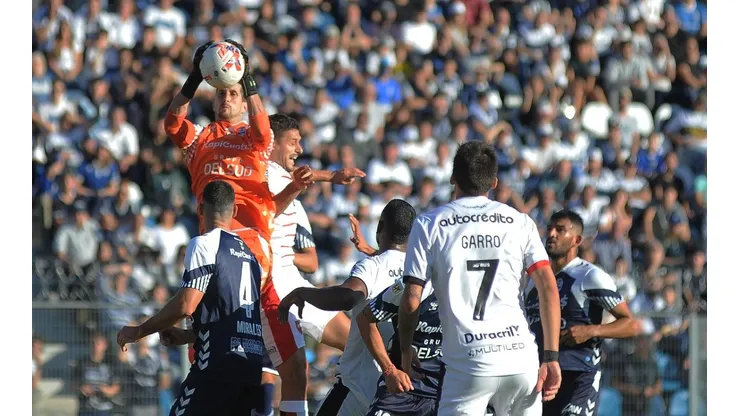 A Gimnasia no le alcanzó: le ganó a Newell's, pero quedó eliminado en la Copa de la Liga