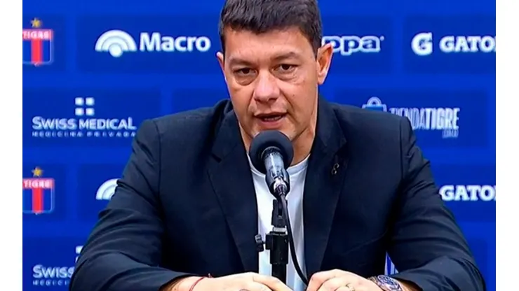 Atención, Boca: Battaglia confirmó el motivo por el que Izquierdoz no jugó ante Tigre y ¿se pierde lo que viene?