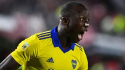 Se ríe de sí mismo: la insólita historia de Advíncula tras el triunfo de Boca en Bolivia.