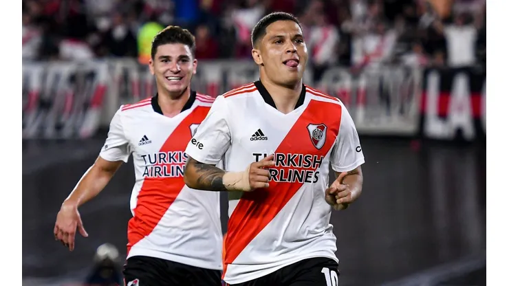 Mientras se recupera de su lesión, el posteo de Juanfer Quintero: "Dios los bendiga"