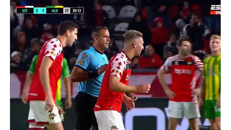 VIDEO | Un jugador de Estudiantes se hizo amonestar y la gente se volvió loca: "¡Estudiooo!"