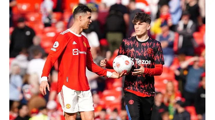 La decisión de Garnacho en redes tras la polémica foto con Cristiano Ronaldo
