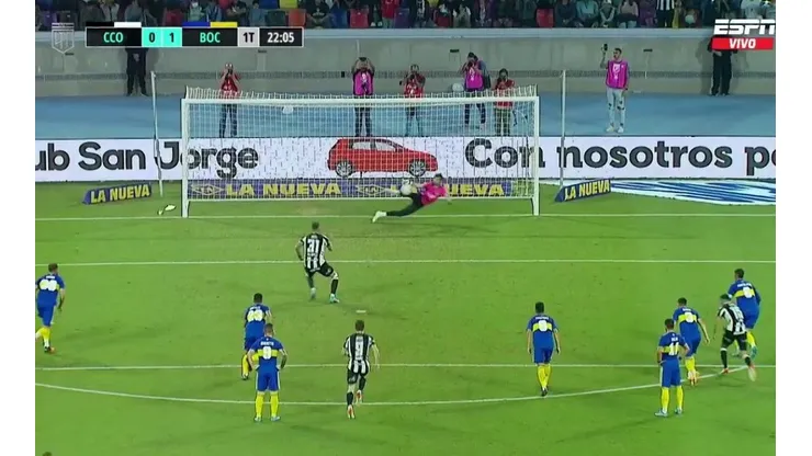 VIDEO | Javi García, figura de la noche, atajó un penal provocado por Rojo