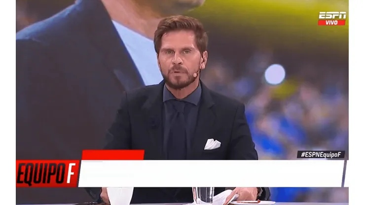 Vignolo, contra un jugador de Boca.