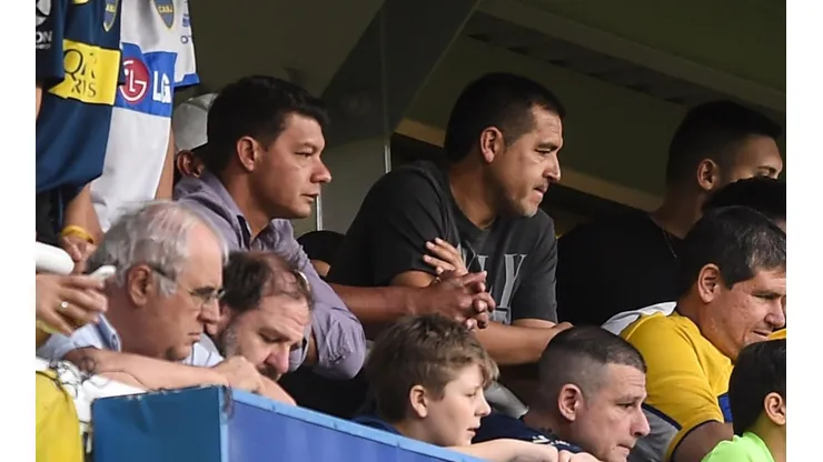 Incertidumbre total en Boca: se retrasó la práctica por la charla entre Battaglia y Riquelme