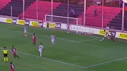 VIDEO | Nadie sabe qué quiso hacer Cardona en este gol de Patronato