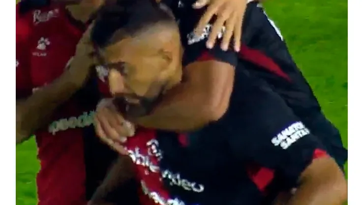 ¿Había foul? El VAR evitó la ley del ex y le anuló un gol a Wanchope Ábila frente a Huracán