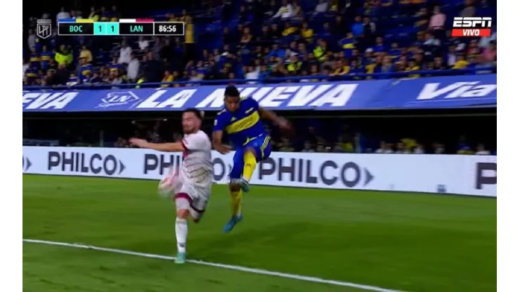 Tras la polémica y el reclamo de Boca, habló el jugador de Lanús que tocó la pelota con la mano