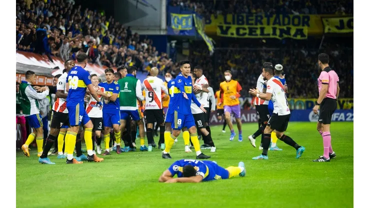 El jugador de Always Ready que fue expulsado por una patada a Fabra acusó al árbitro de "localista"