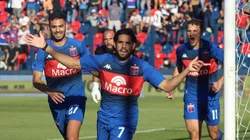 Tigre sufrió por la expulsión de Equi Fernández pero le ganó a Huracán y es líder de su zona