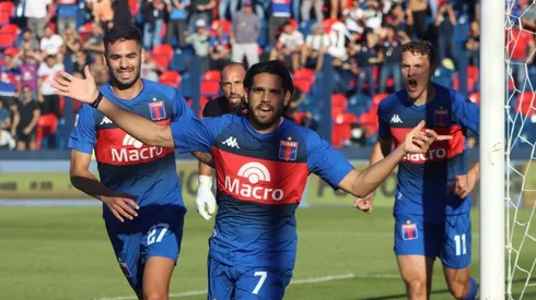 Tigre sufrió por la expulsión de Equi Fernández pero le ganó a Huracán y es líder de su zona