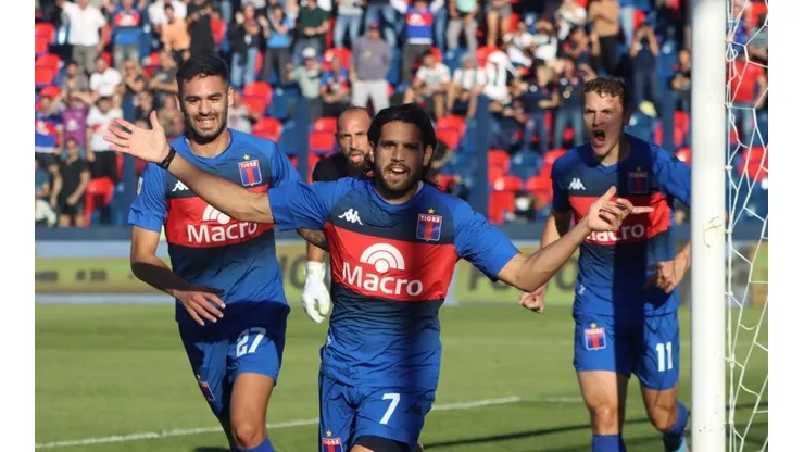 Tigre sufrió por la expulsión de Equi Fernández pero le ganó a Huracán y es líder de su zona