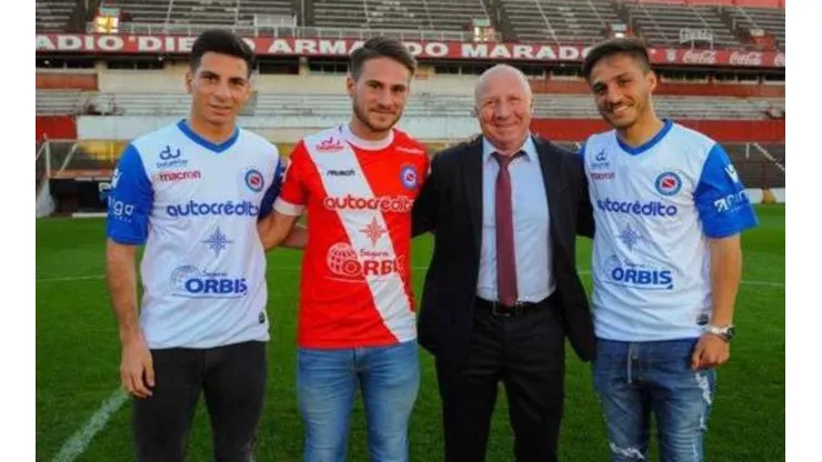 Mac Allister y un insólito pedido para su hijo: "Pegale una patada en la cabeza a Tevez". (Prensa Argentinos)