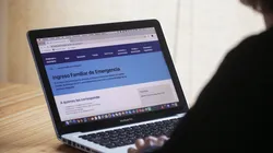 El Gobierno prepara un IFE para monotributistas y trabajadores informales.