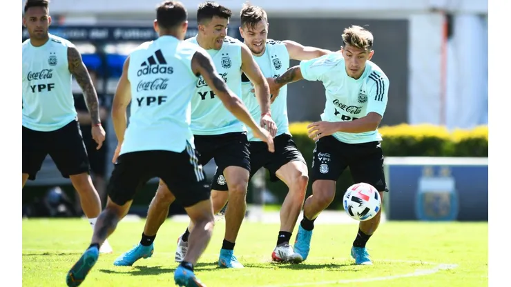 Lo festeja Scaloni: un titular de la Selección volvió a entrenar y llegaría a la final con Italia