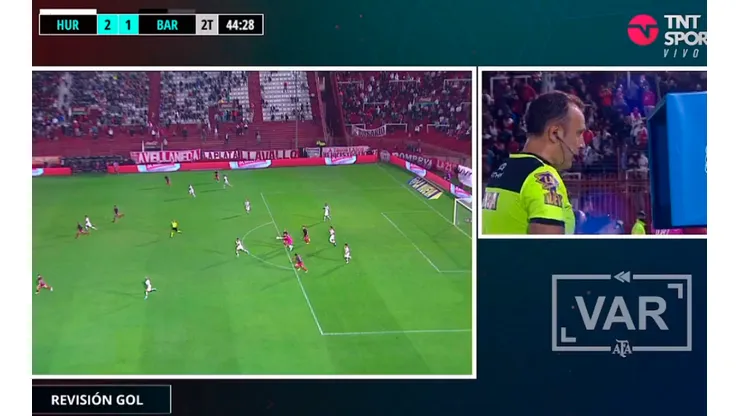 VIDEO ¡No se puede creer! Huracán, Barracas Central y la jugada más insólita del VAR en lo que va del torneo