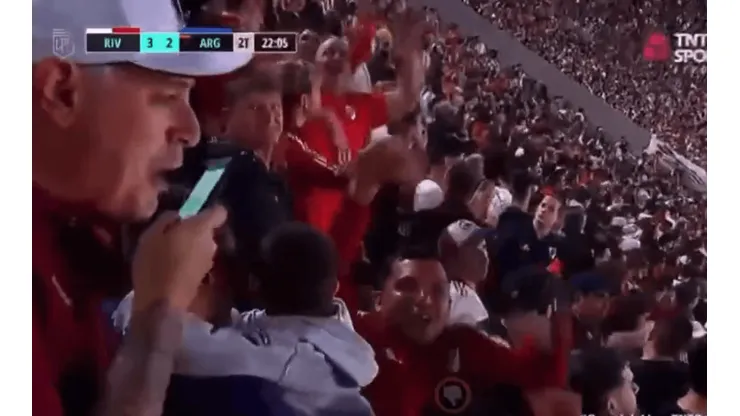VIDEO | Es viral: un hincha de River le mandó un audio a uno de Boca en pleno festejo de gol