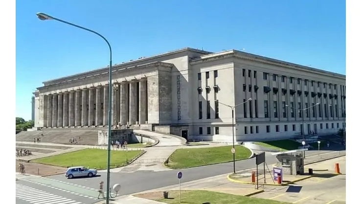 La Facultad de Derecho se ubica en el barrio de Recoleta.