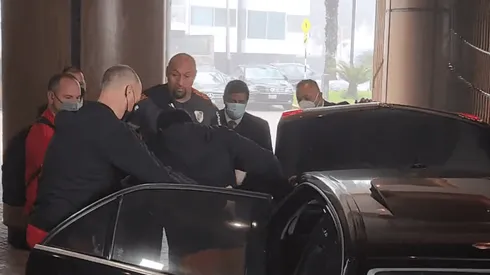 Así se fue Robert Rojas de la concentración de River tras su grave fractura.