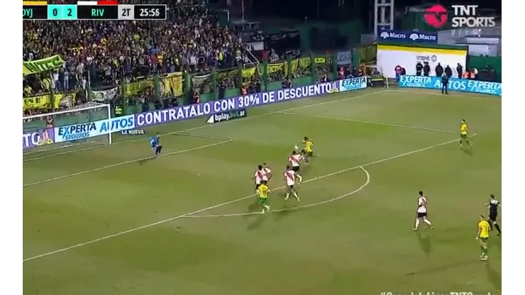 VIDEO | ¿Casco o Bou? Así fue el gol de Defensa para descontar ante River