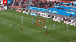 Alario y un golazo en la Bundesliga.