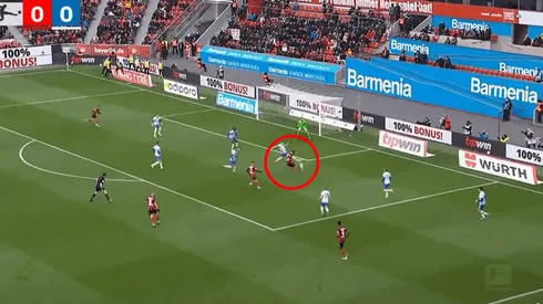 Alario y un golazo en la Bundesliga.