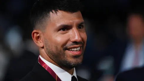 Aguero y sus tuits en pleno sorteo.